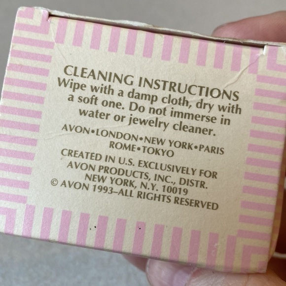 New in box Avon 1993 Breast Cancer Awareness Rose Enamel Pin - Picture 4 of 6